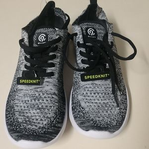 Tennis shoes